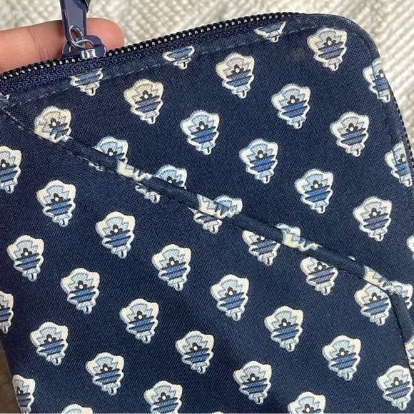 Vera Bradley Quilted Fabric Travel Organizer Wallet Navy & White Pattern Zipper - Picture 2 of 5